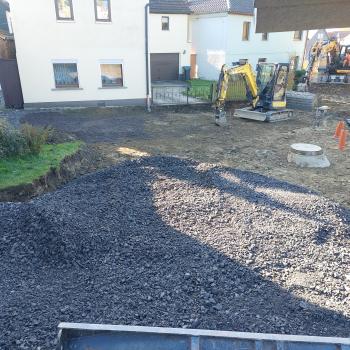 Eßbach, Kirchgasse
Bau von Schutz und Regenwasserkanal, Trinkwasserleitung, Gasfaser-Leerrohr und Straßenbau